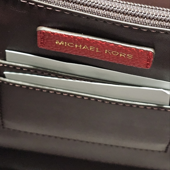 🥰MICHAEL Michael Kors Large Pocket Tote in Red with Brown Pocket - Picture 14 of 15